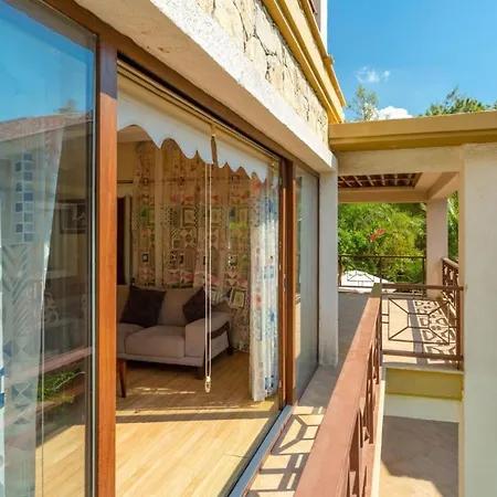 Göcek Deniz Manzaralı 4+2 Sami Tatil Evi