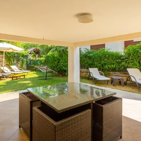 Göcek Deniz Manzaralı 4+2 Sami Tatil Evi *
