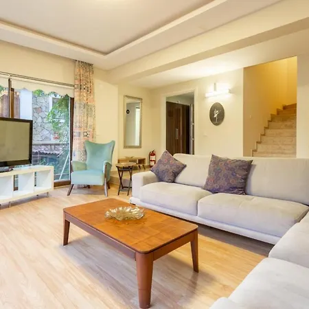 Göcek Deniz Manzaralı 4+2 Sami Tatil Evi