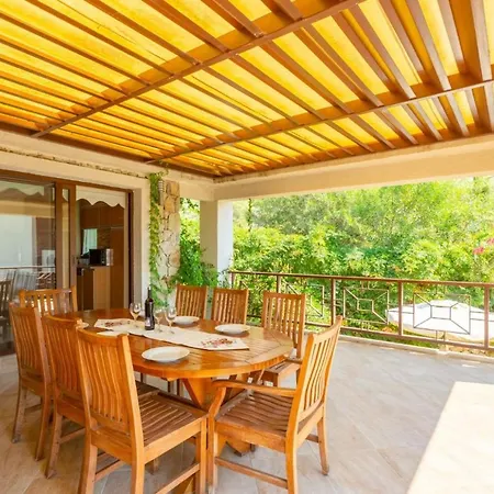 Göcek Deniz Manzaralı 4+2 Sami Tatil Evi