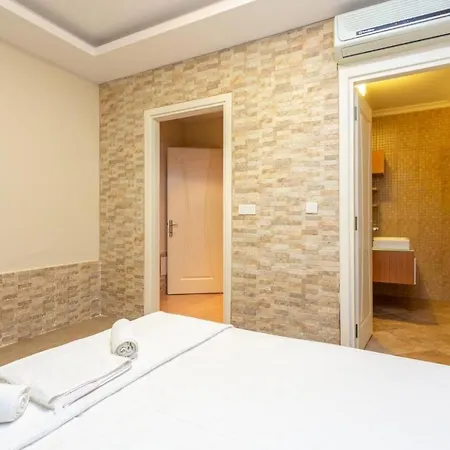 Göcek Deniz Manzaralı 4+2 Sami Tatil Evi *