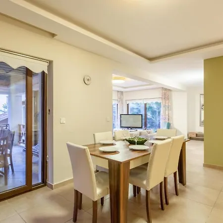 Göcek Deniz Manzaralı 4+2 Sami Tatil Evi *